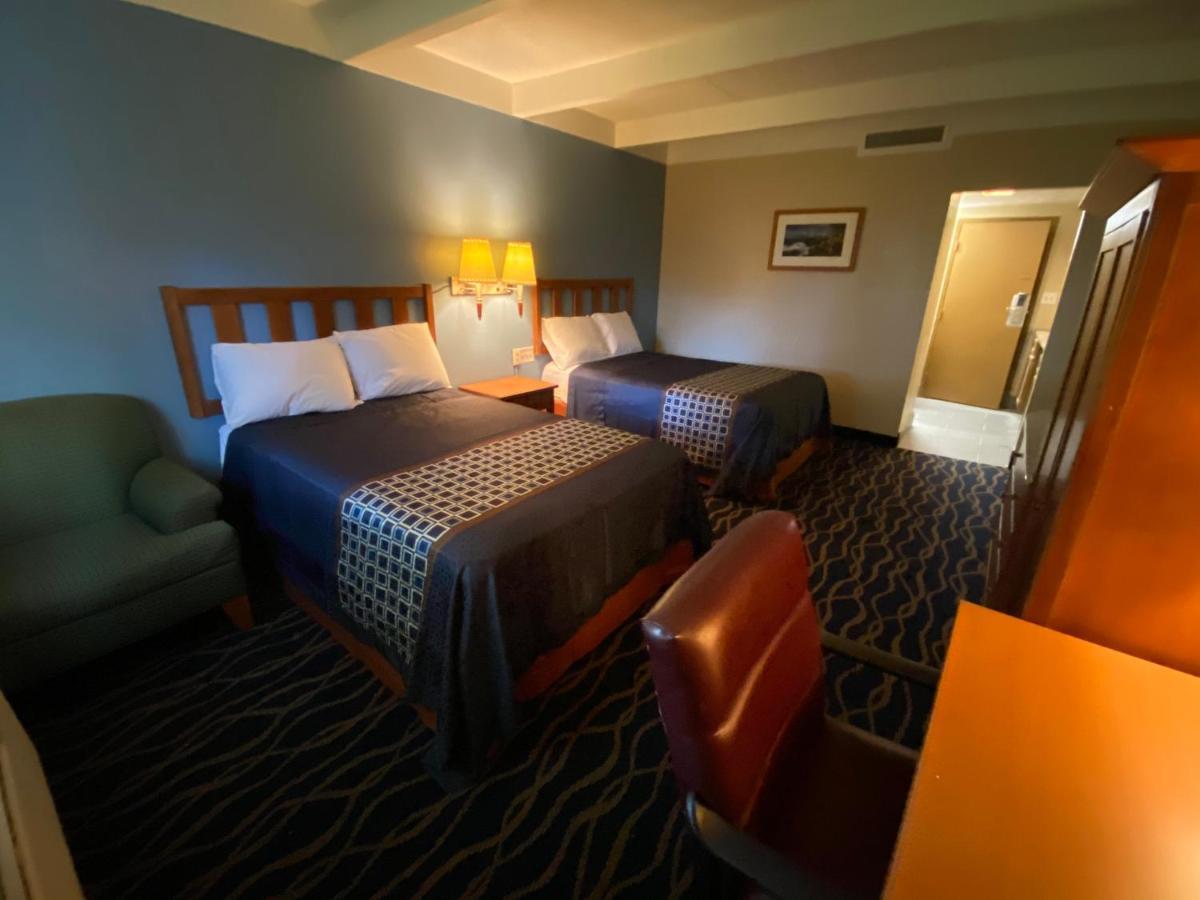 Economy Inn North Randall Zewnętrze zdjęcie