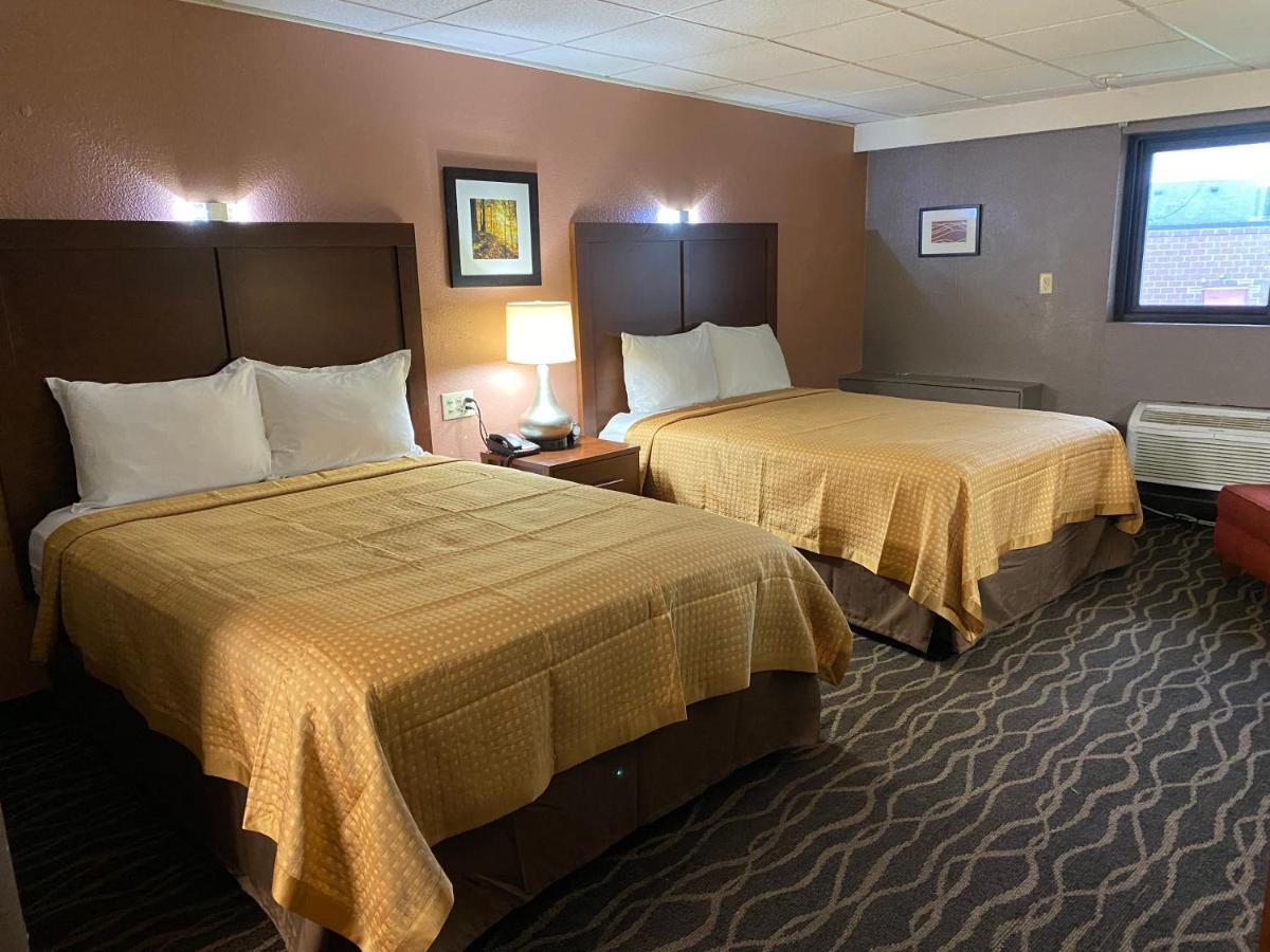 Economy Inn North Randall Zewnętrze zdjęcie