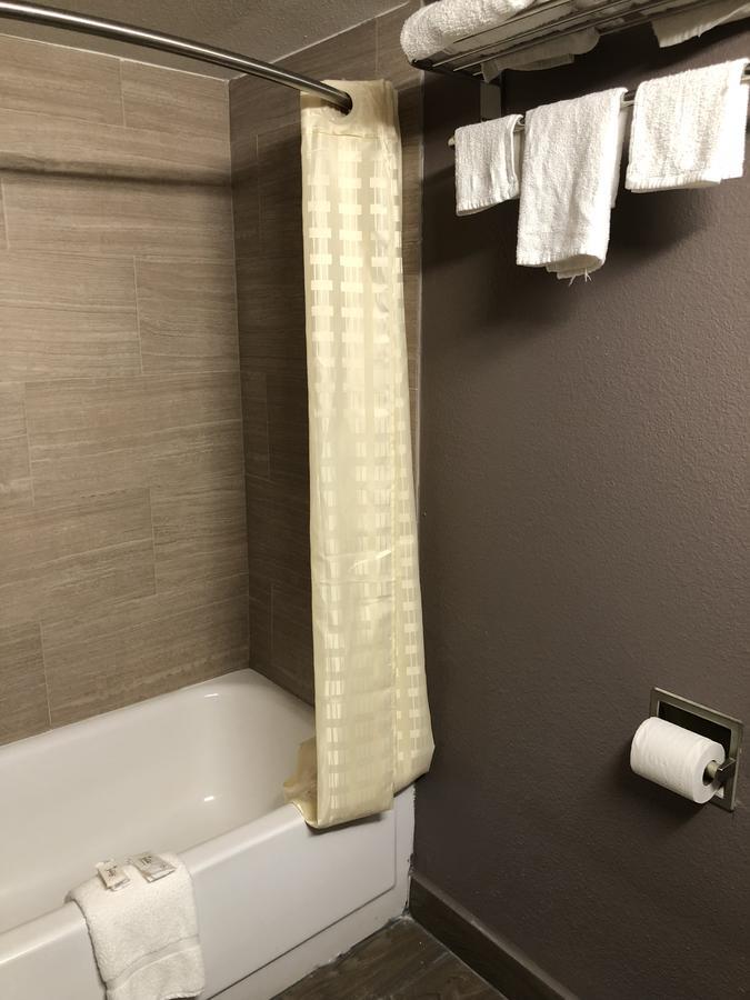 Economy Inn North Randall Zewnętrze zdjęcie
